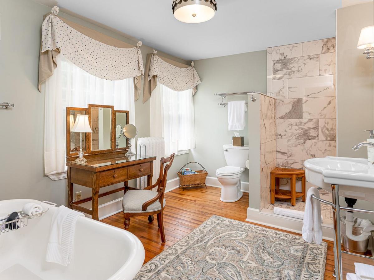 Pinecrest Bed & Breakfast Asheville Exterior photo