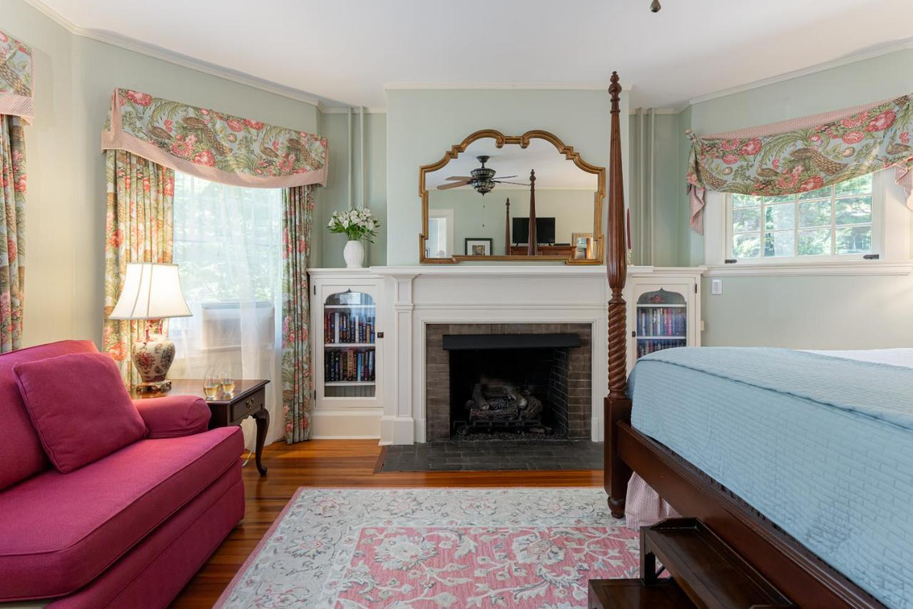 Pinecrest Bed & Breakfast Asheville Room photo