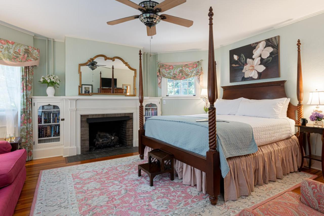 Pinecrest Bed & Breakfast Asheville Exterior photo