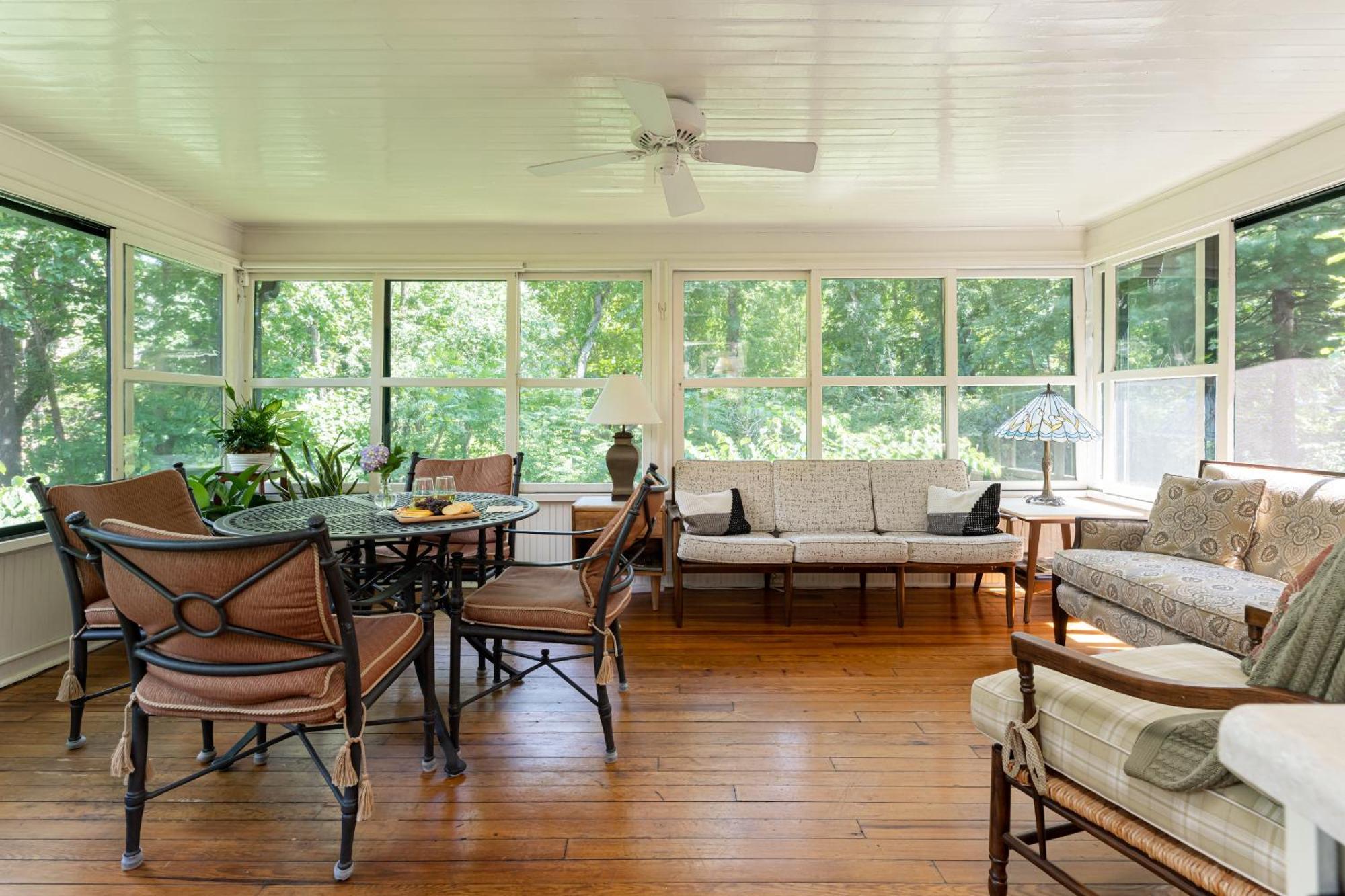 Pinecrest Bed & Breakfast Asheville Exterior photo