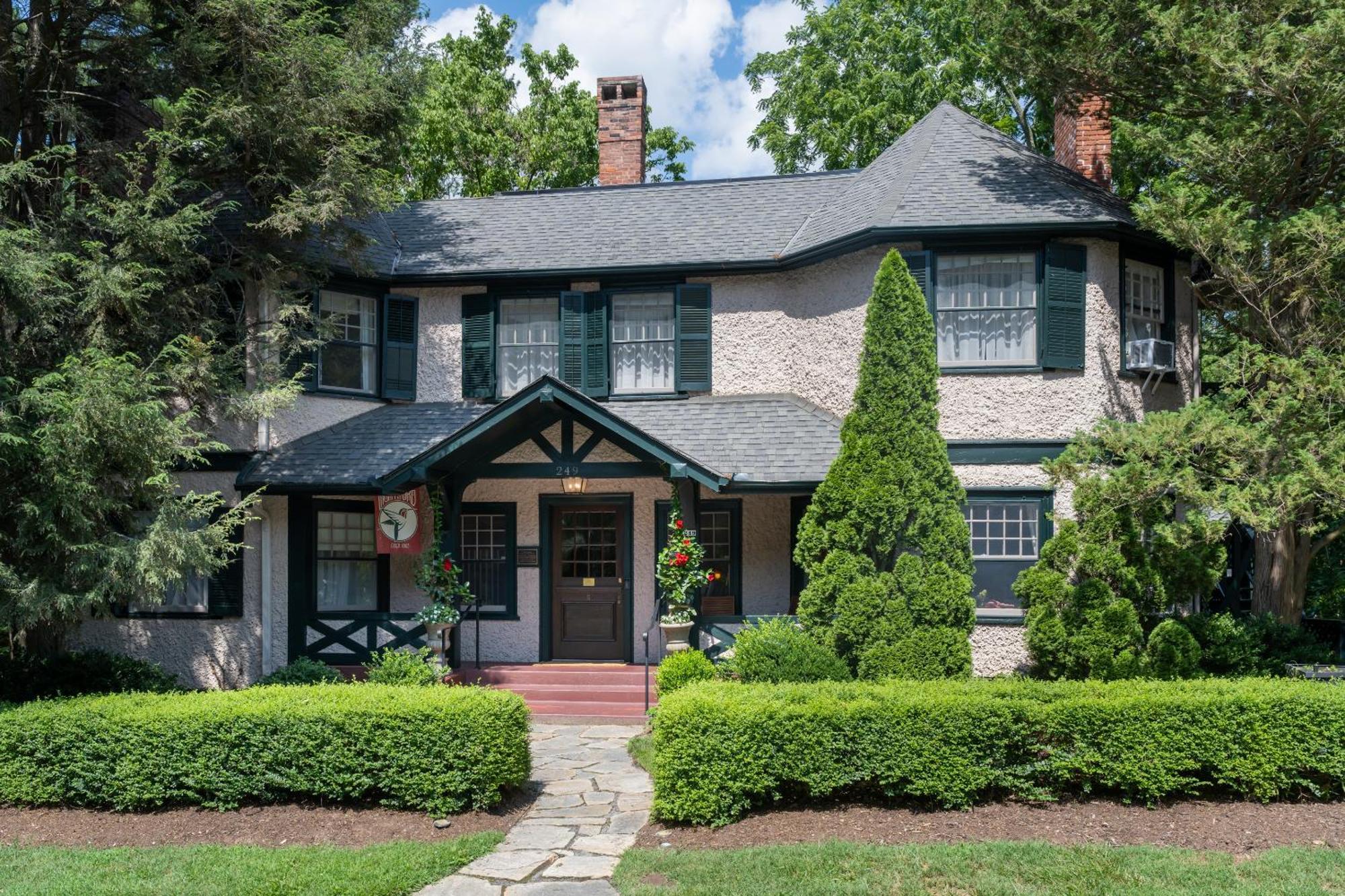 Pinecrest Bed & Breakfast Asheville Exterior photo