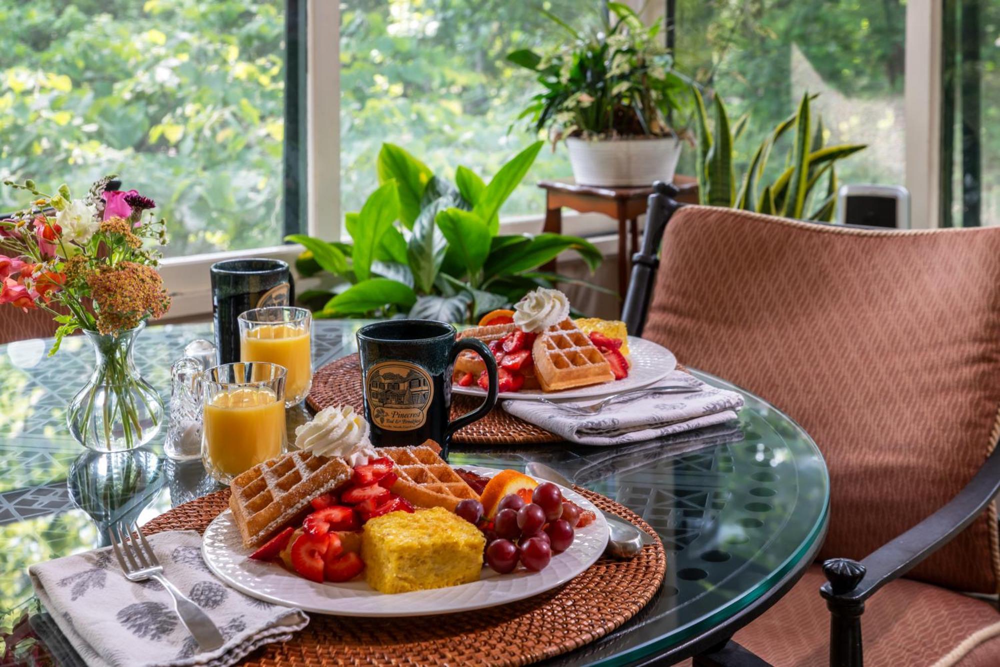 Pinecrest Bed & Breakfast Asheville Exterior photo