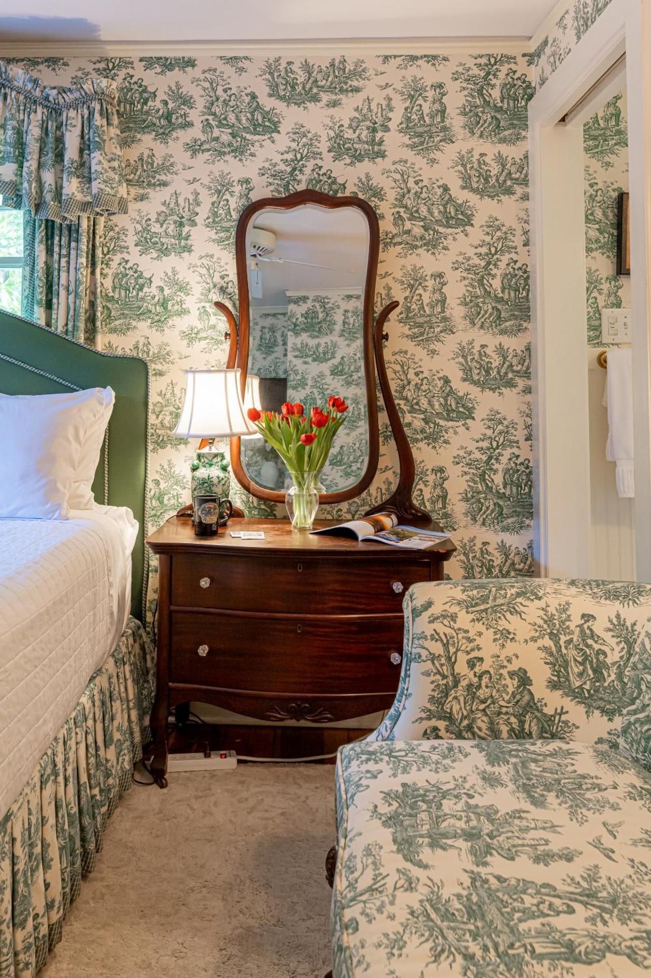 Pinecrest Bed & Breakfast Asheville Exterior photo