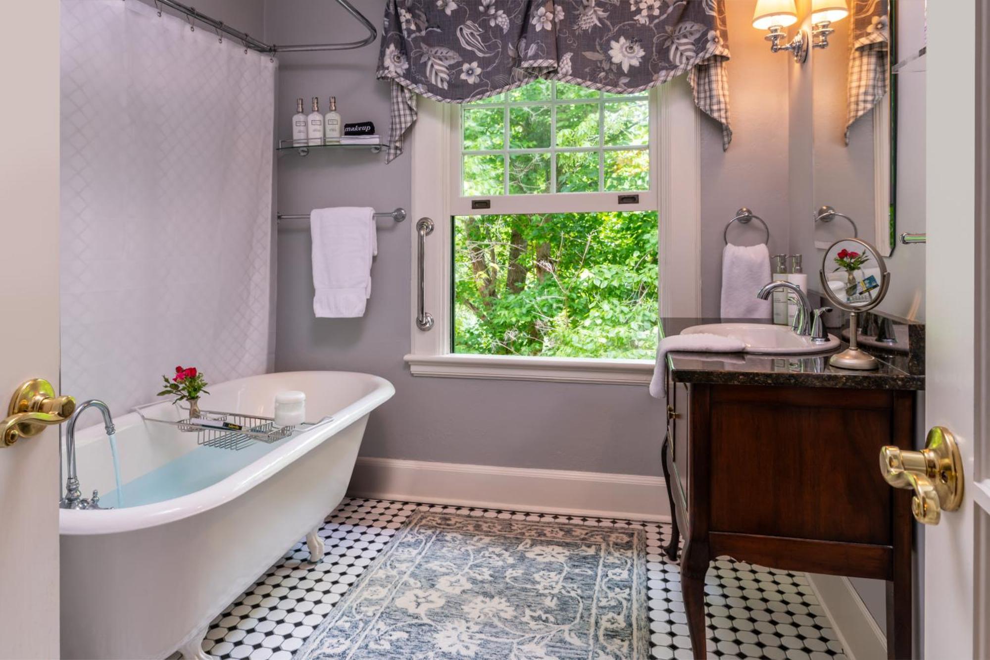 Pinecrest Bed & Breakfast Asheville Exterior photo